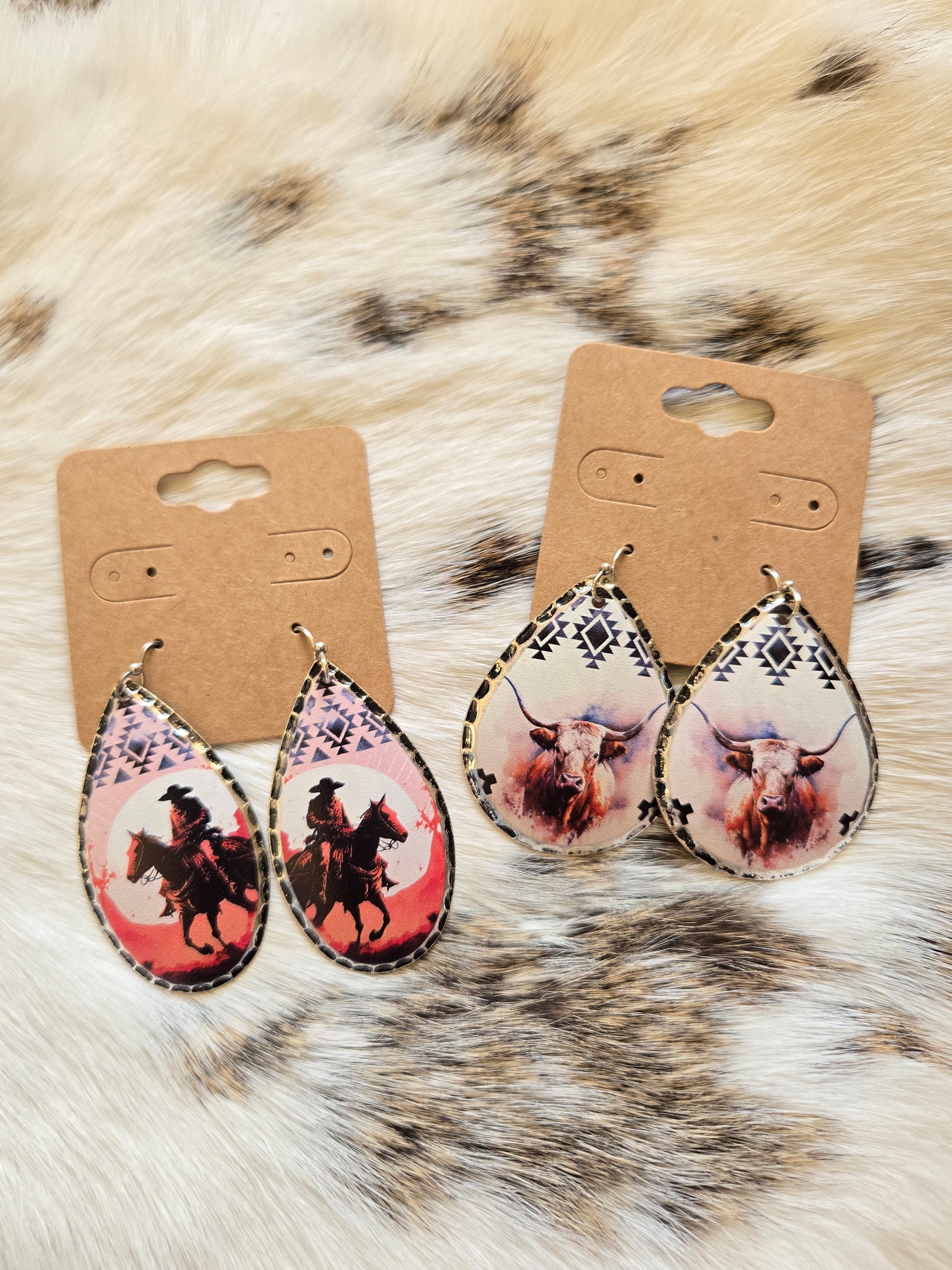 Dangles earrings