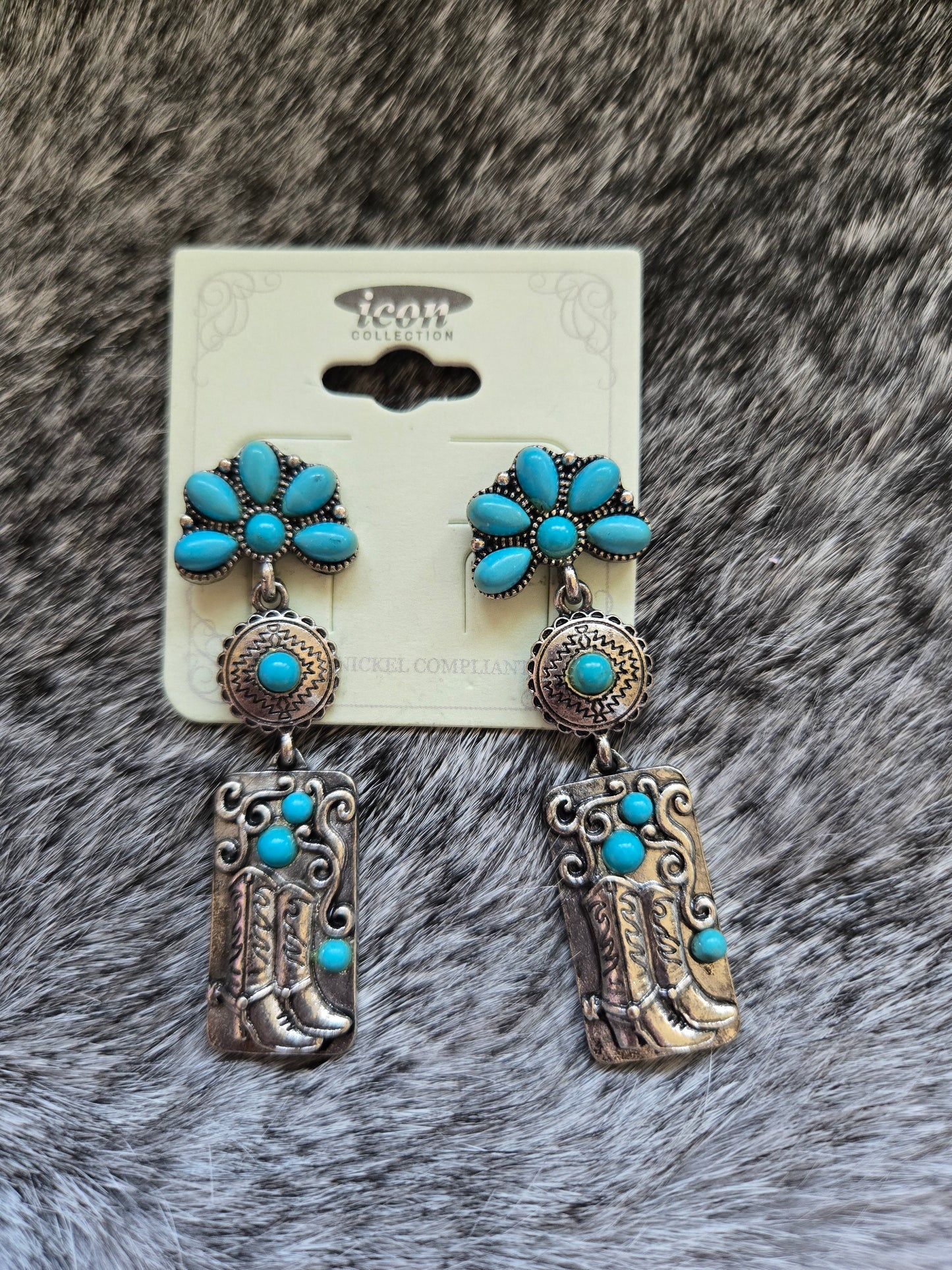 Boot dangles