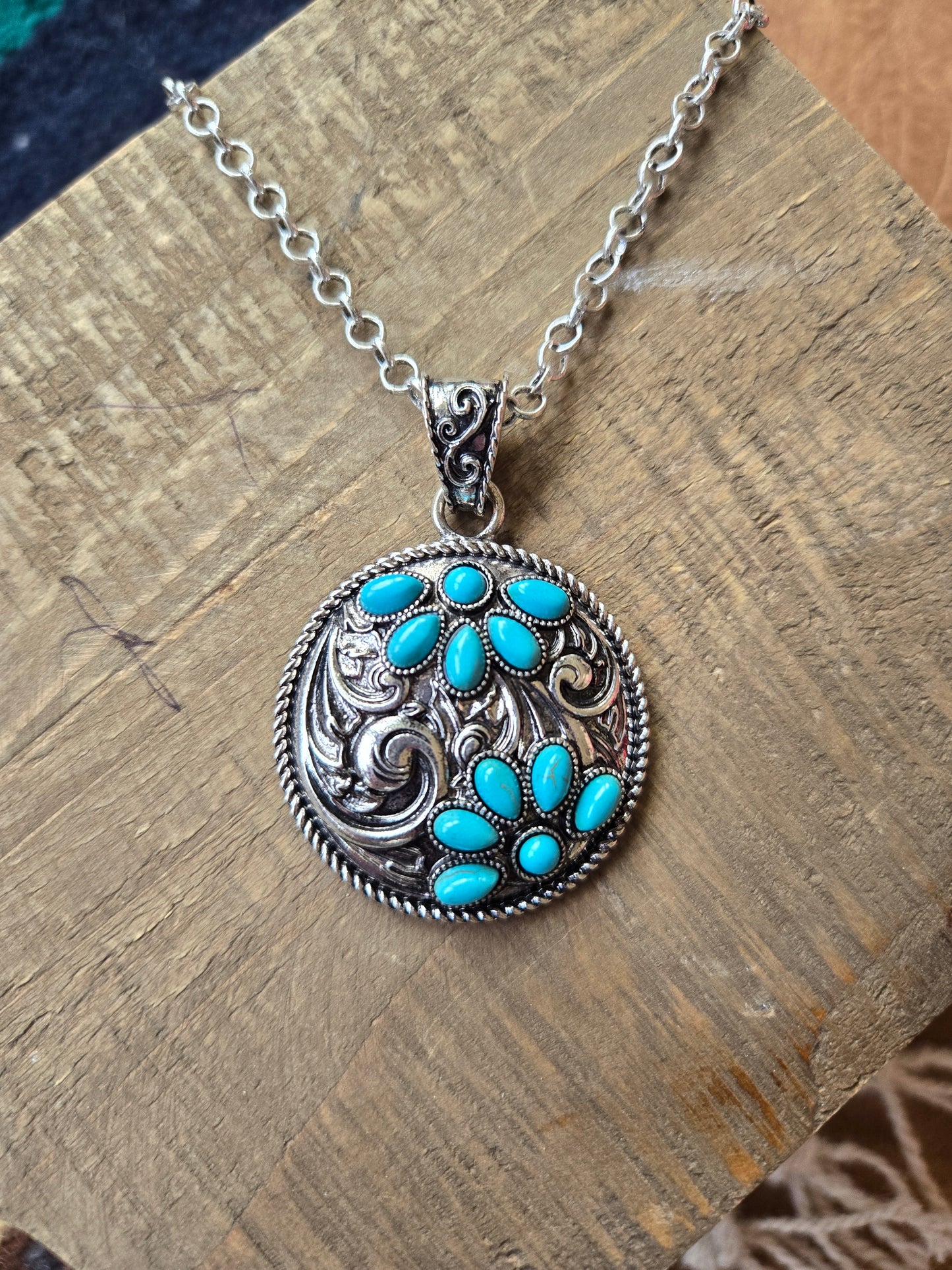 Tooled necklace